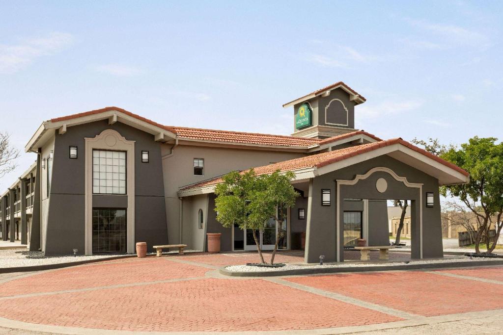 La Quinta Inn by Wyndham San Antonio Lackland image