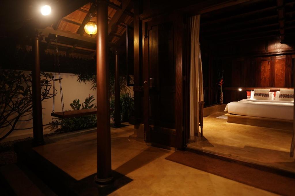 Lakeshore Villa photo 1