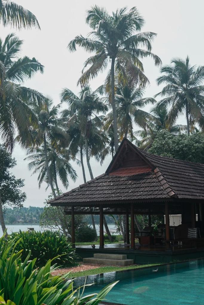 Lakeshore Villa photo 2