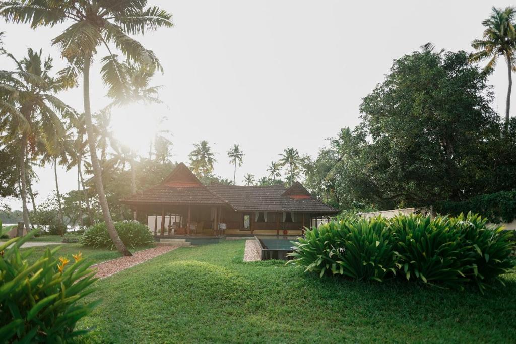 Lakeshore Villa photo 3