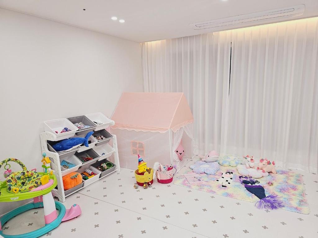 Sosaeul Avenue kids room, family room