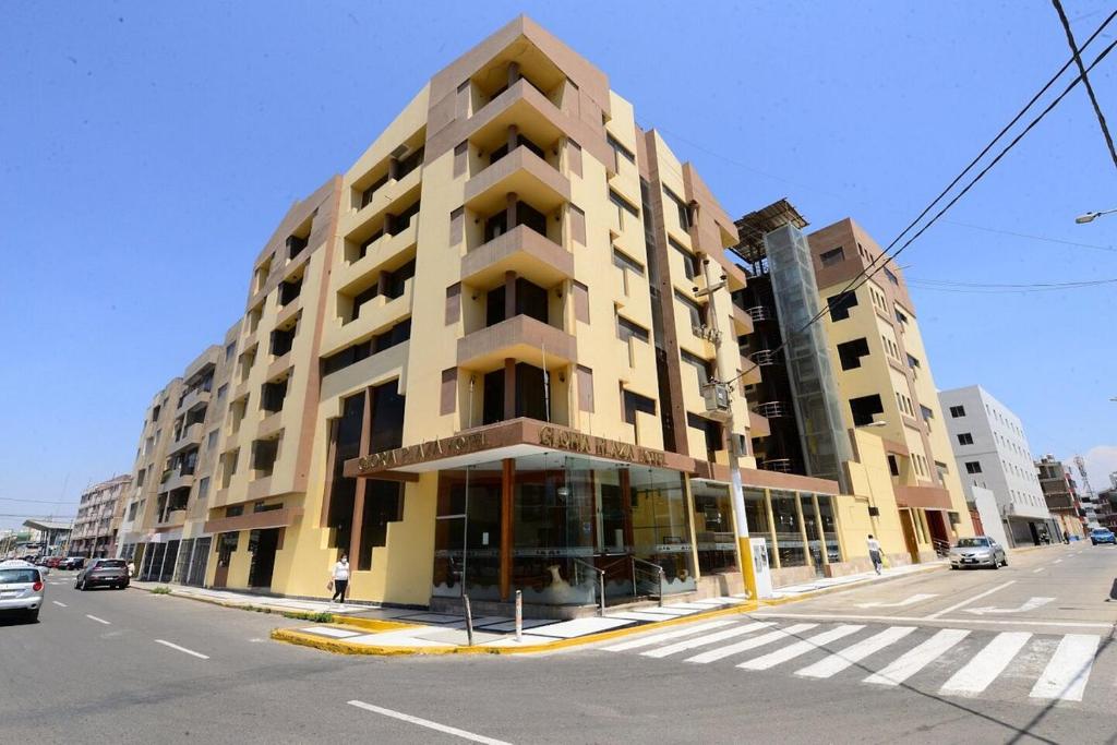 GLORIA PLAZA HOTEL