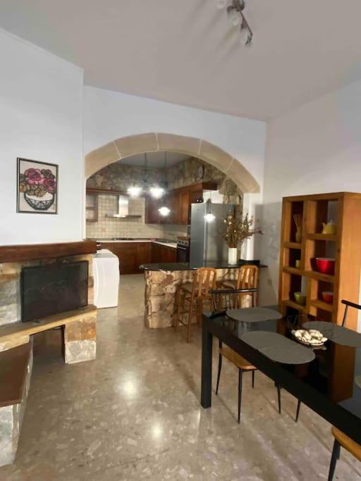Lovely Central Large Maisonette photo 2
