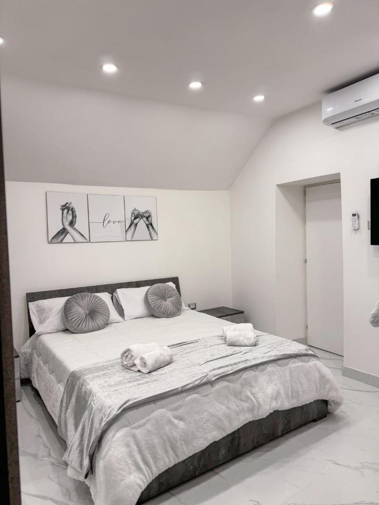 Liberato Home, Naples