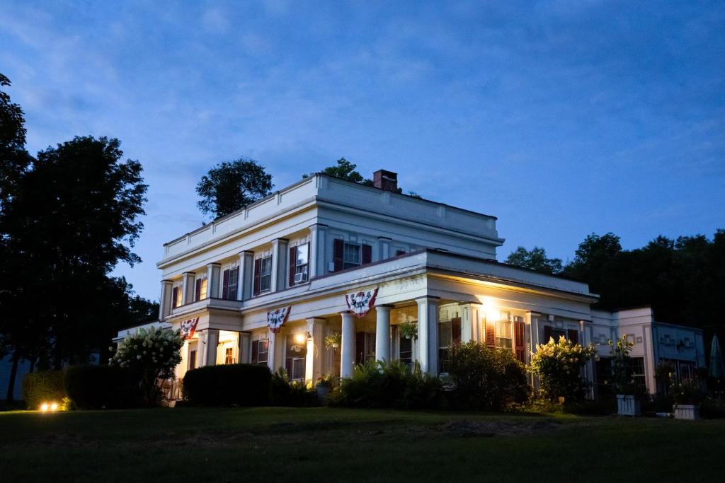 Arlington Inn image