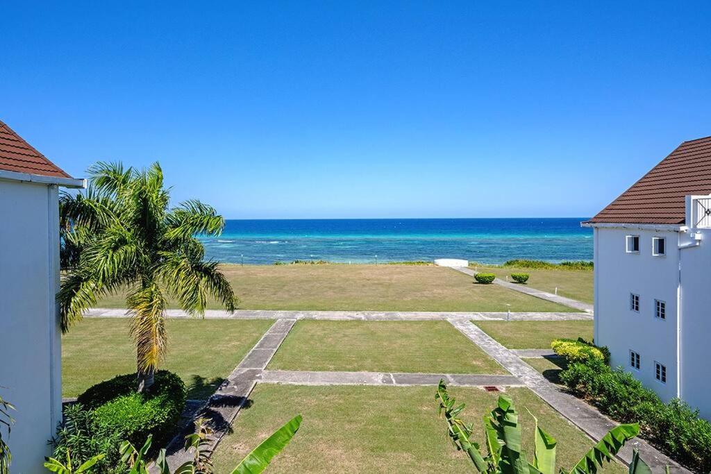 Palm JA SCE22 - Elegant 2 BR w/ Pool & Ocean View photo 3