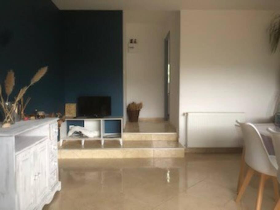 Maison dans une propriété avec une cour photo 2