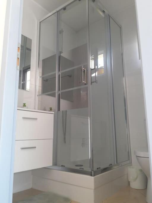 Maison dans une propriété avec une cour photo 3