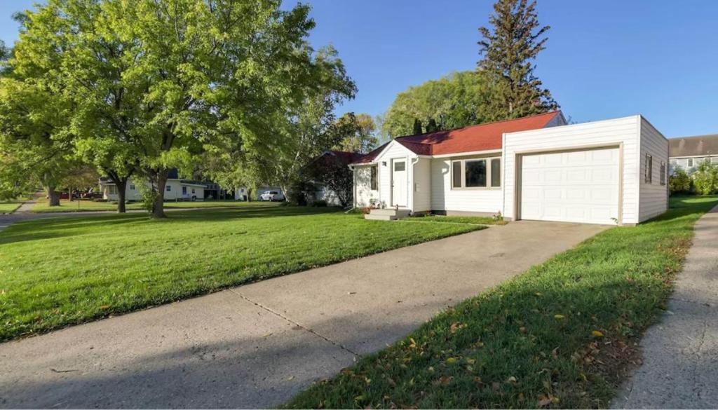 The Little House of Fergus Falls photo 4