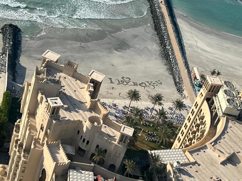 holiday beach Ajman fantastic Seaview beautiful Terrace Master bedroom attach bath شاطئ العطلات عجمان إطلالة رائعة على البحر وشرفة جميلة وحمام ملحق بغرفة النوم الرئيسية photo 1