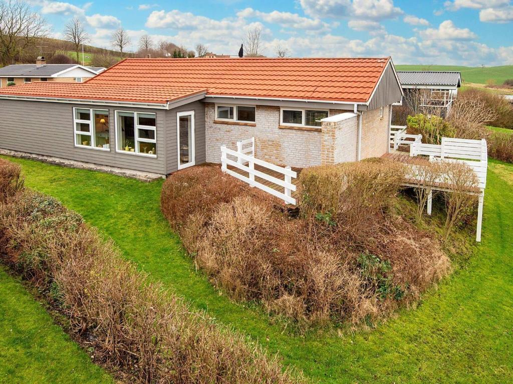 6 person holiday home in Broager