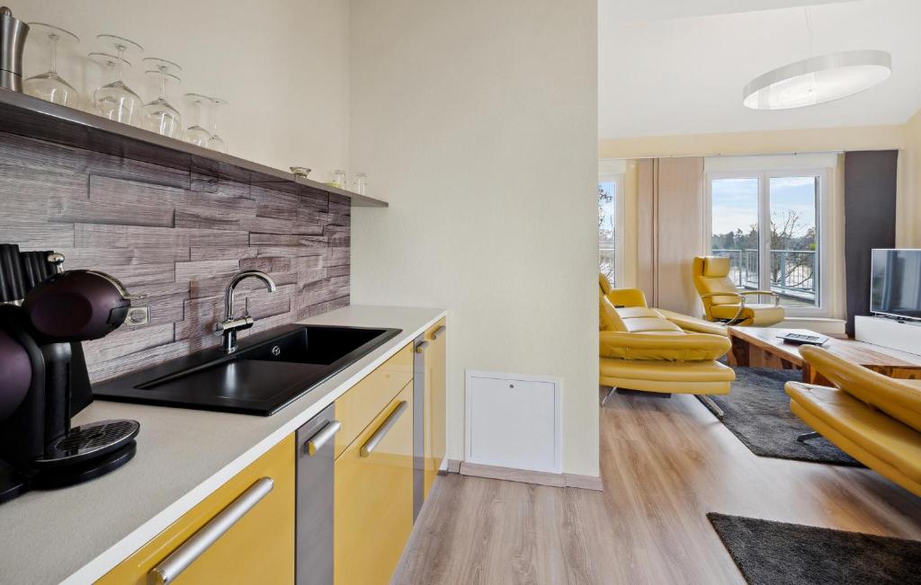 Gorgeous Home In Hennigsdorf With Lake View photo 4