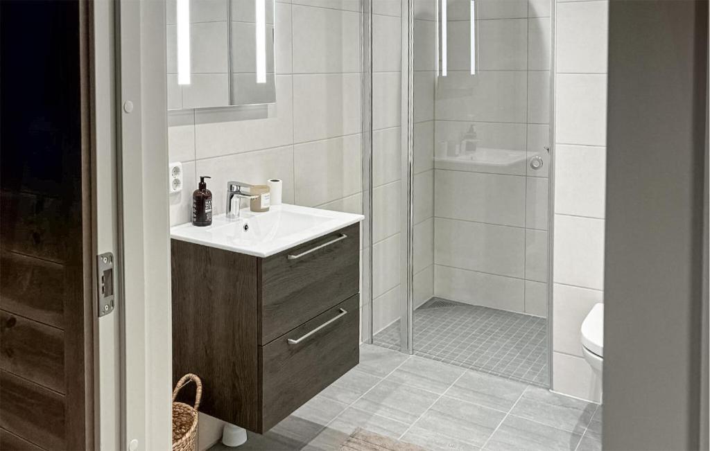 2 Bedroom Stunning Apartment In Geilo photo 4