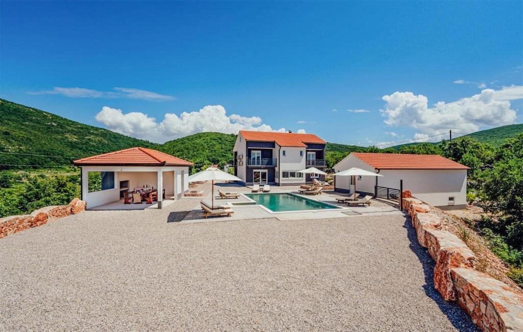 5 Bedroom Nice Home In Medovdolac