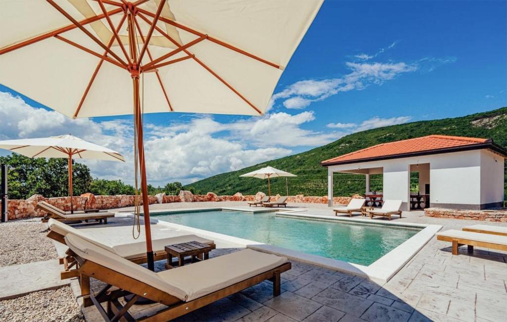 5 Bedroom Nice Home In Medovdolac photo 1