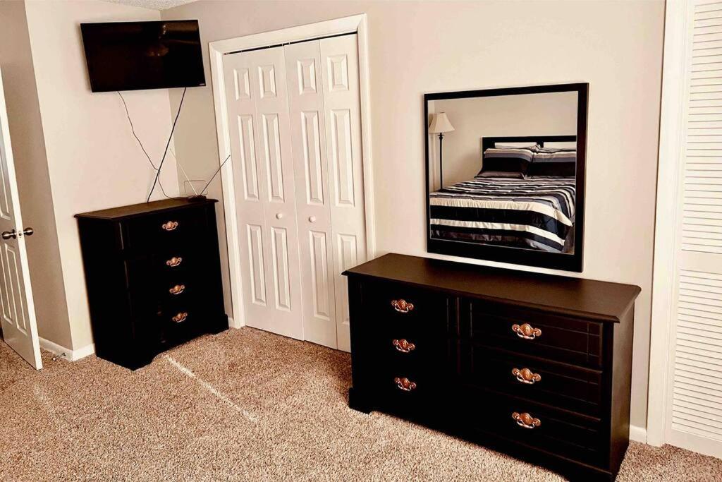 Mandarin Cheerful 2 Bedroom Townhouse w/fireplace photo 4