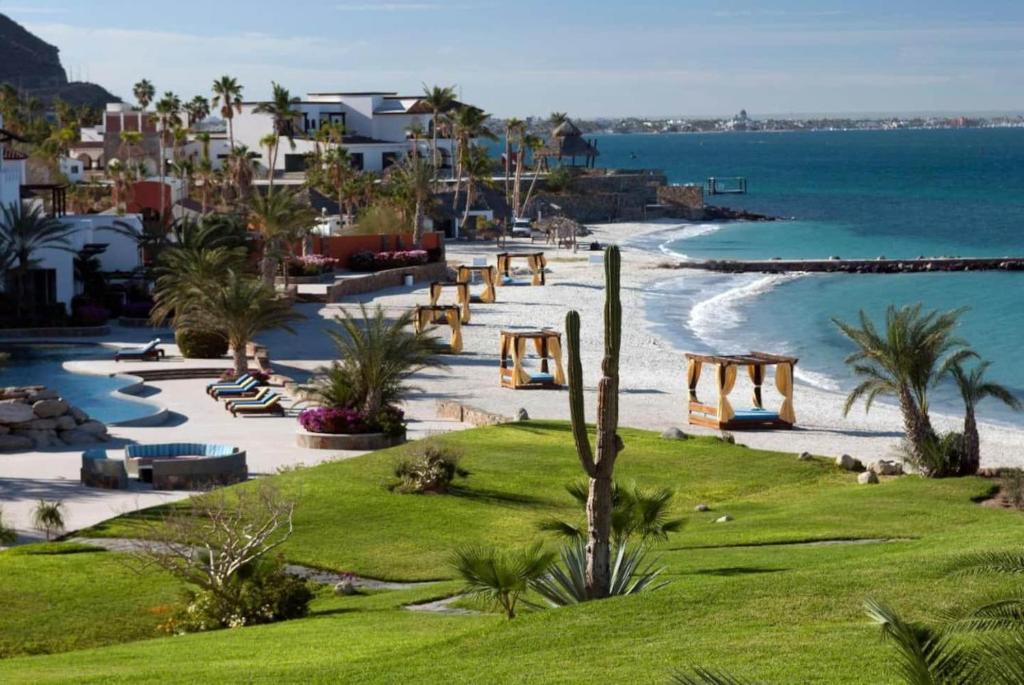 Luxury Oceanfront Condo at El Caimancito Beach