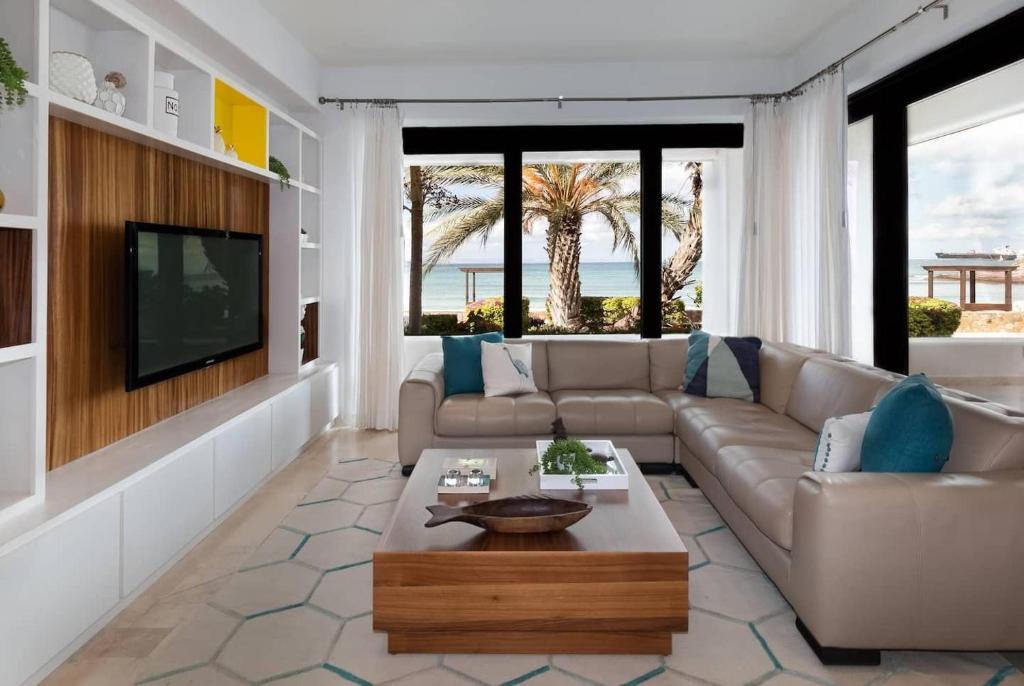 Luxury Oceanfront Condo at El Caimancito Beach photo 4