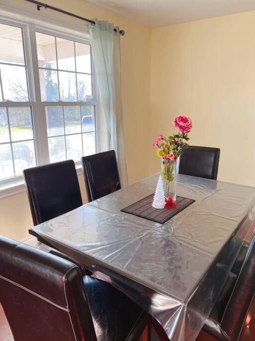 2 Bedroom with free parking-upto 10 parking space photo 1