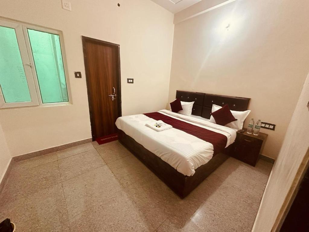 The Lord Krishna Residency Vrindavan photo 4