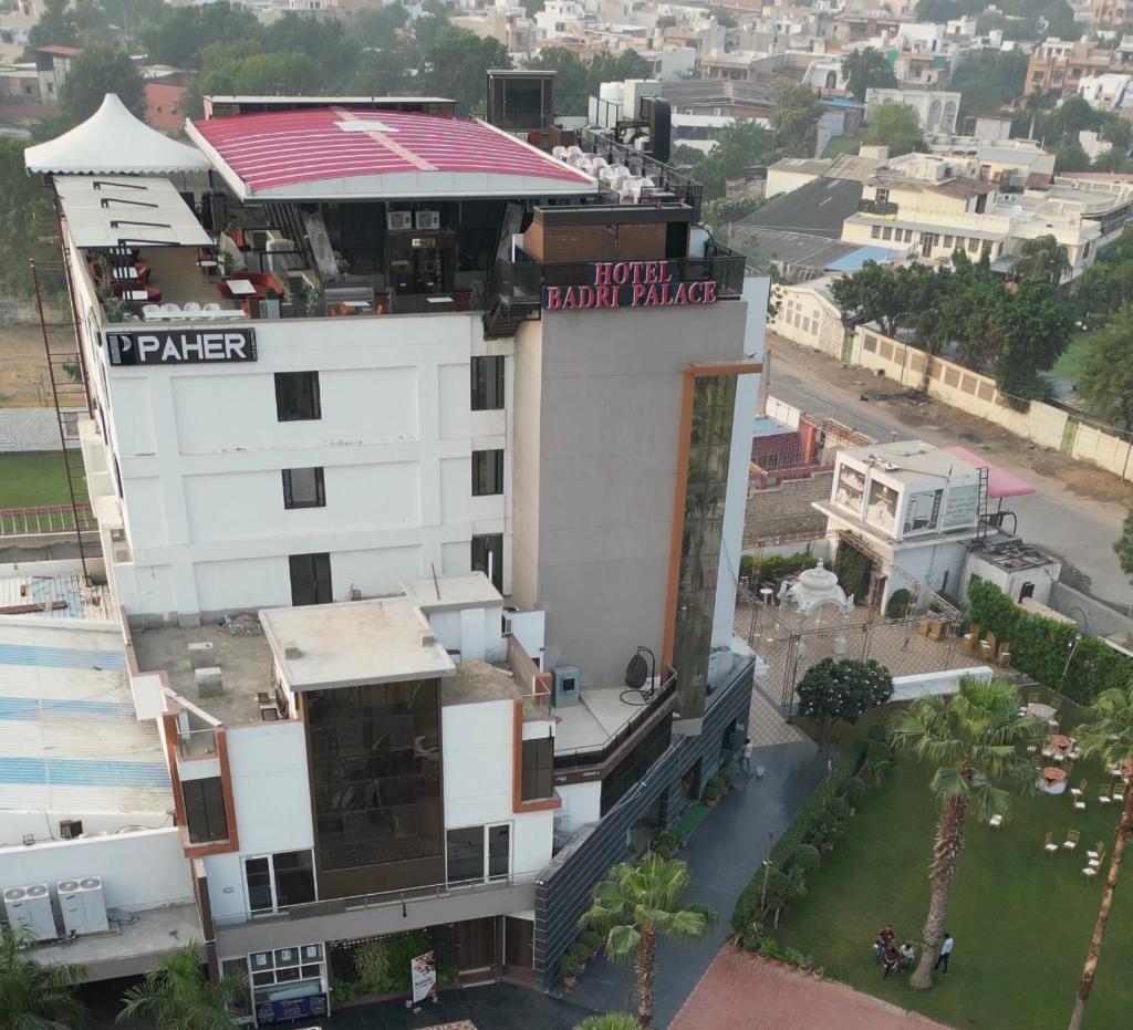 hotel badri palace