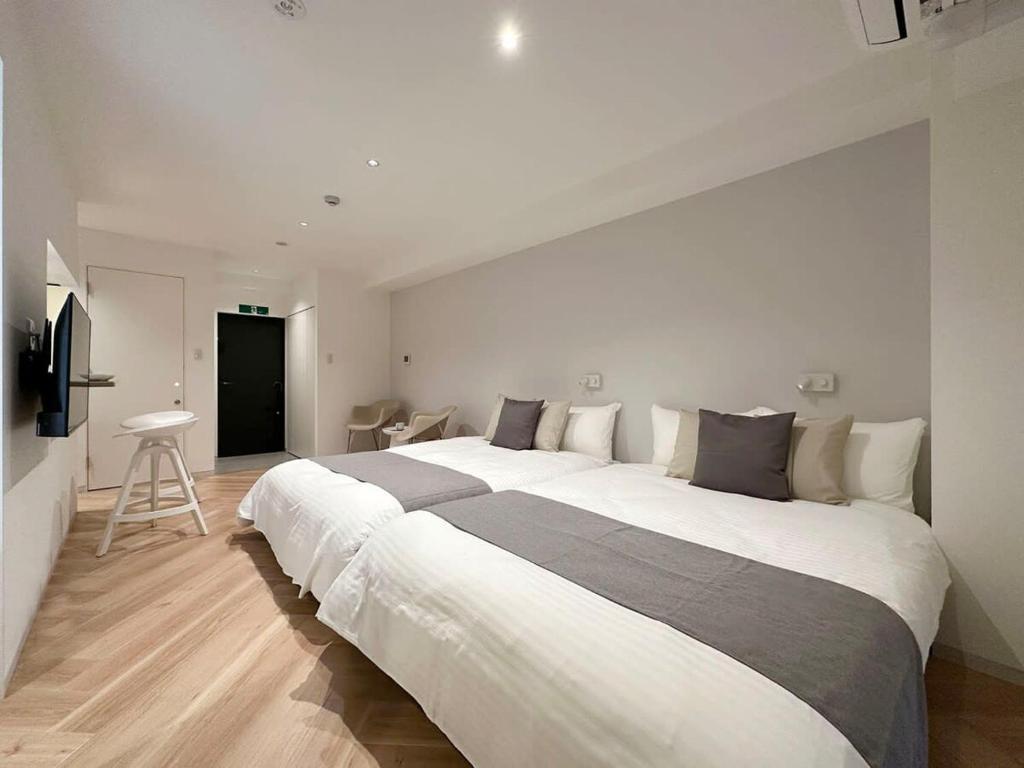bHOTEL Rijodori - Stylish Studio Apartment in Vibrant Hiroshima photo 2