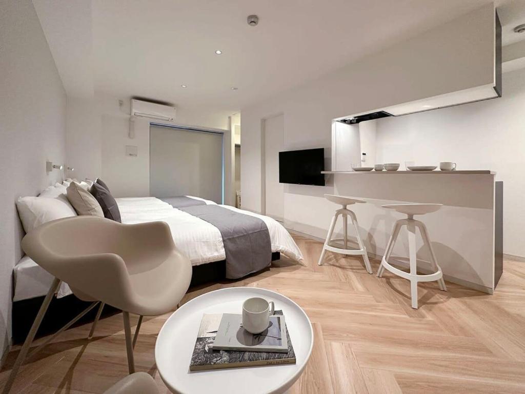 bHOTEL Rijodori - Stylish Studio Apartment in Vibrant Hiroshima photo 4