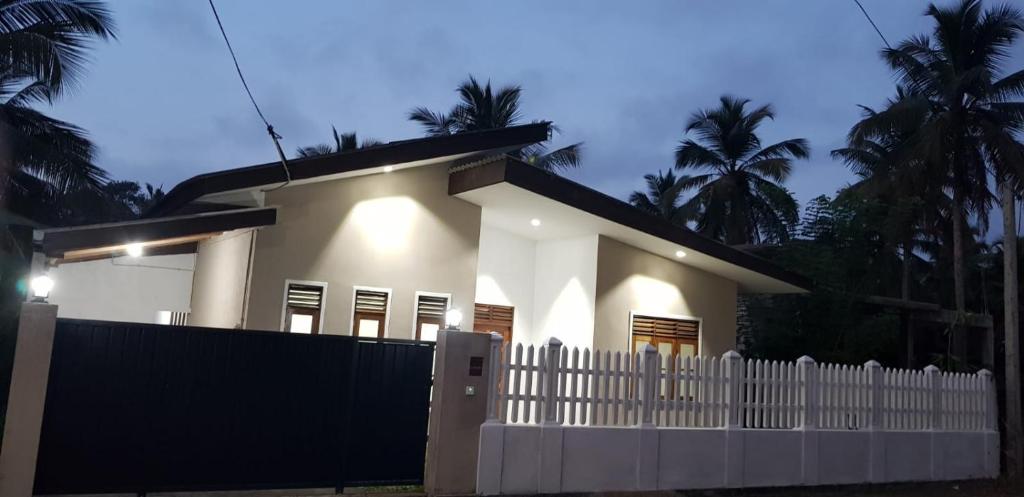 Archie Homes photo 2