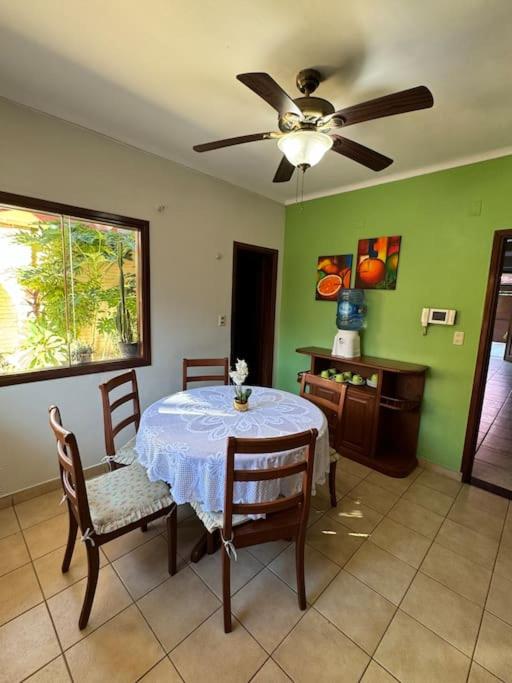 Hermosa casa amplia en zona residencial