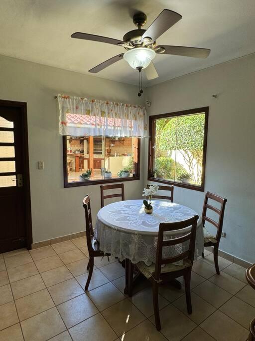 Hermosa casa amplia en zona residencial photo 3