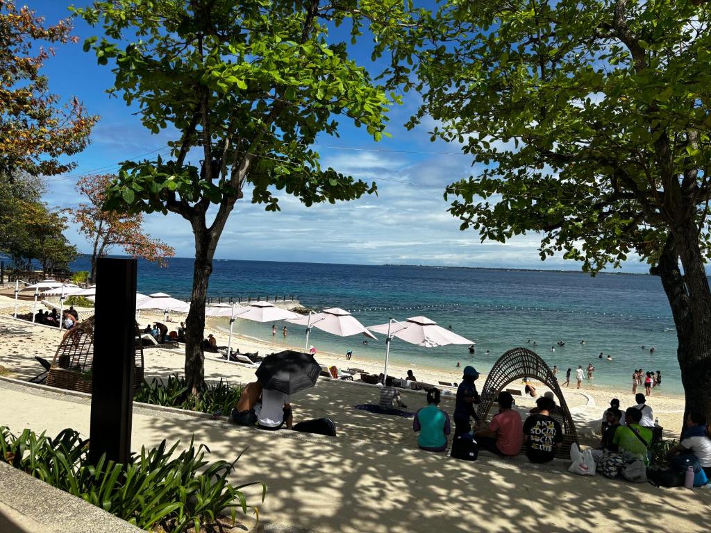 Cebu Cozy Ocean View 1BR,17th,private beach,pool,Wifi,Mactan photo 2