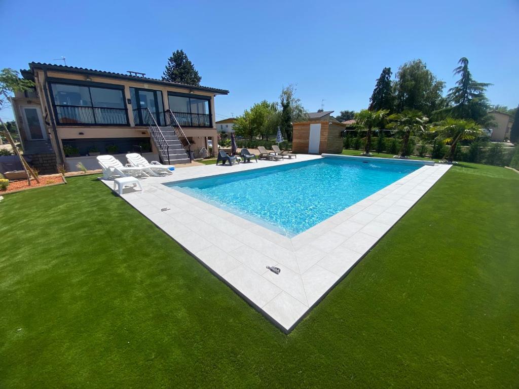Logement indépendant chez l'habitant avec piscine commune photo 4
