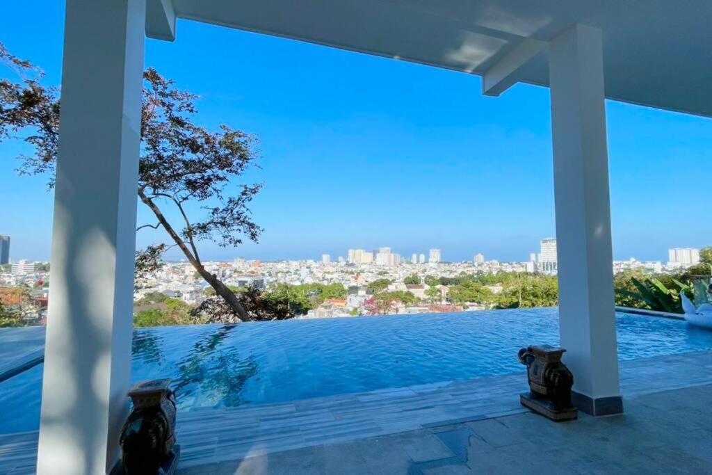 07VB Crystal - City/Hills View