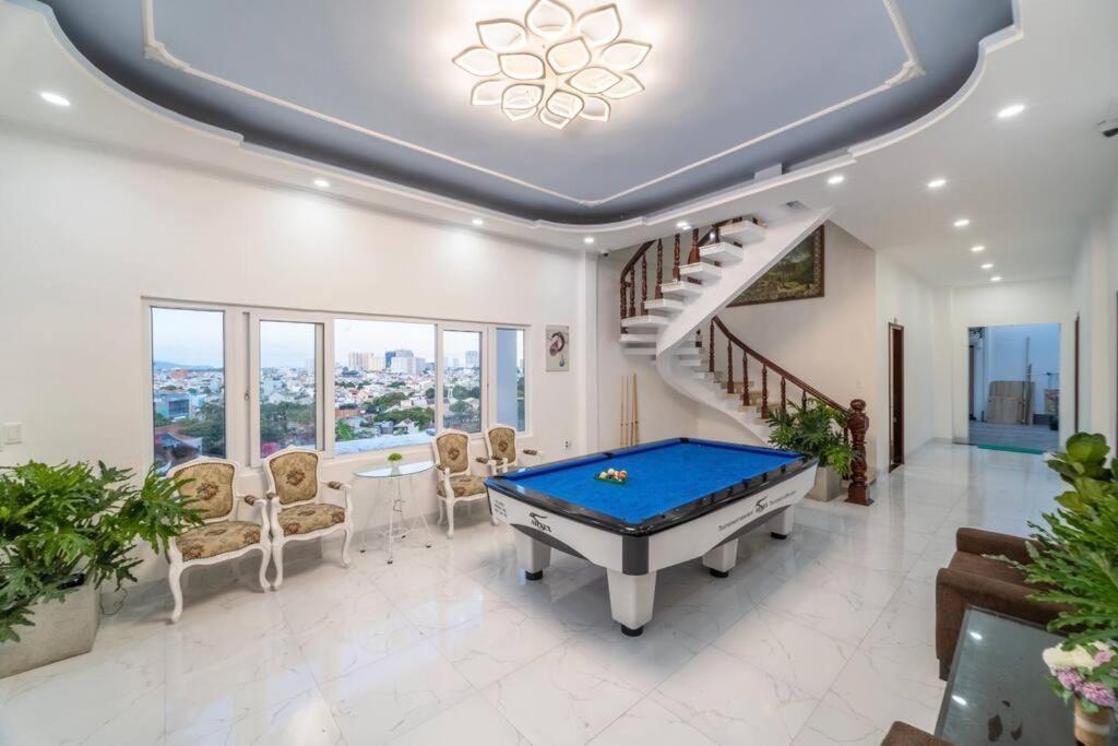 07VB Crystal - City/Hills View