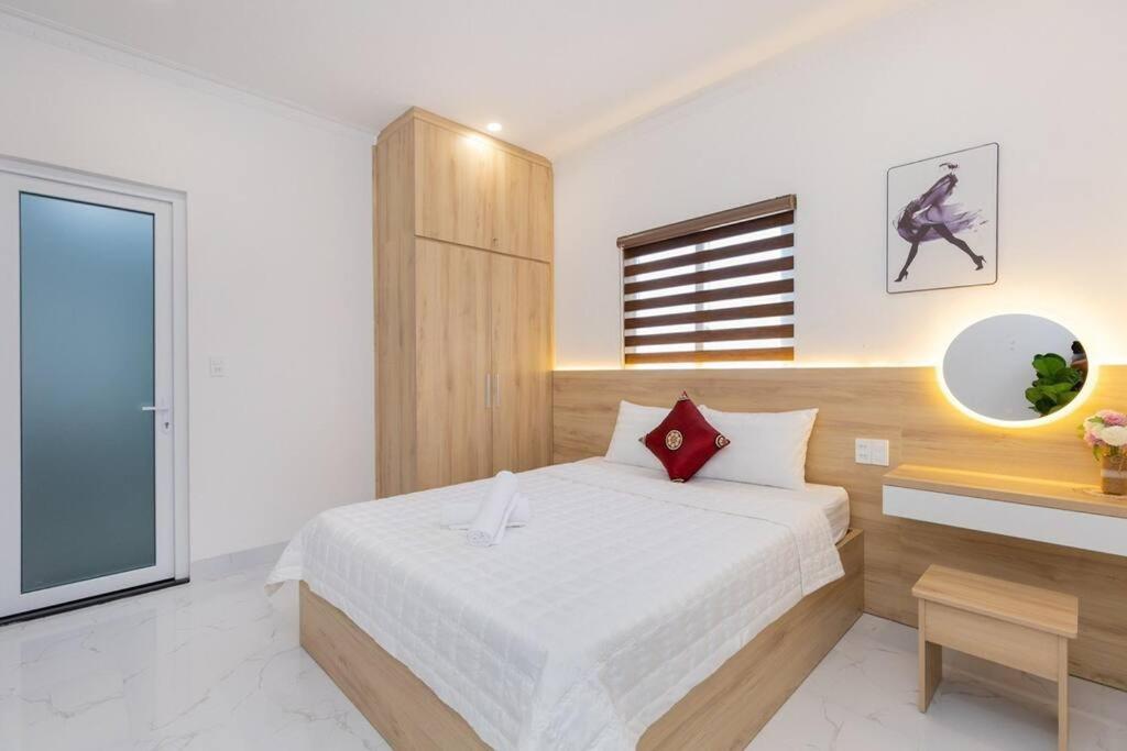 07VB Crystal - City/Hills View