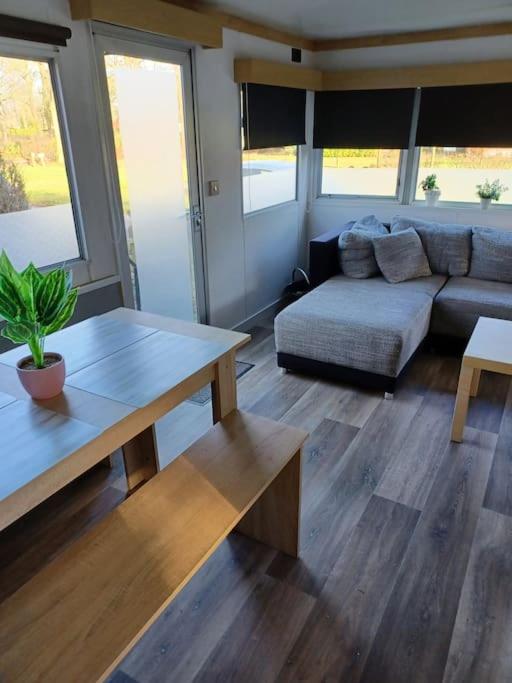 Stacaravan 14 met airco vakantiepark de Tien Heugten Schoonloo Drenthe photo 2