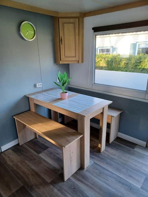 Stacaravan 14 met airco vakantiepark de Tien Heugten Schoonloo Drenthe photo 3