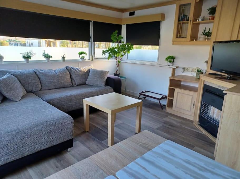 Stacaravan 14 met airco vakantiepark de Tien Heugten Schoonloo Drenthe photo 1