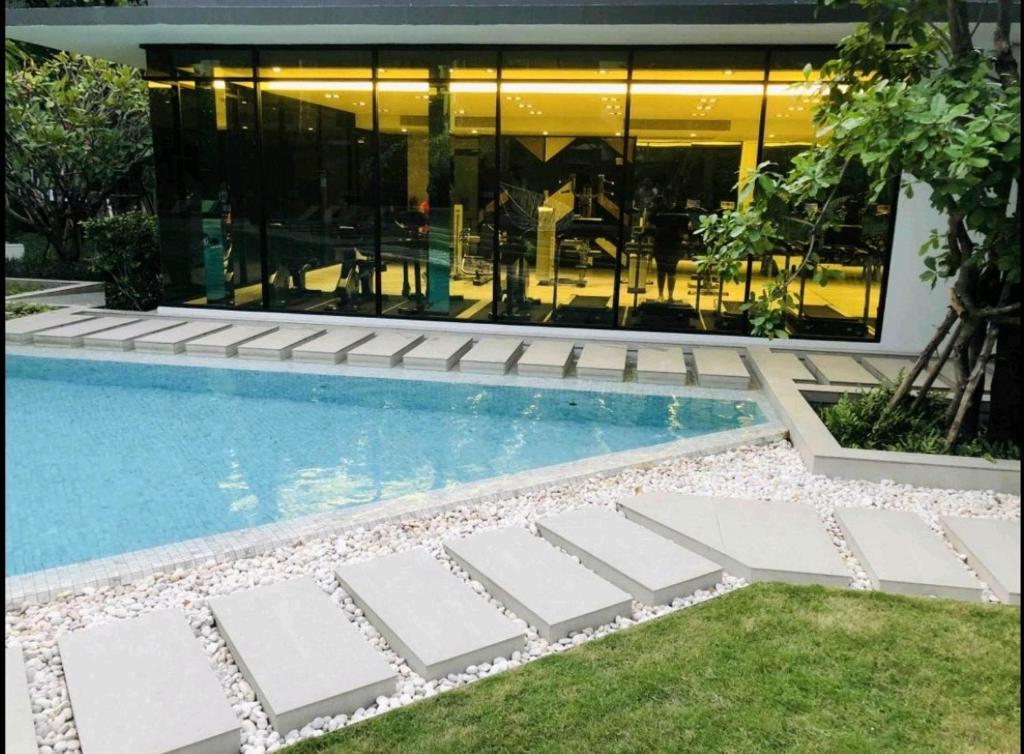 Bangkok city center loft apartment sathon photo 4