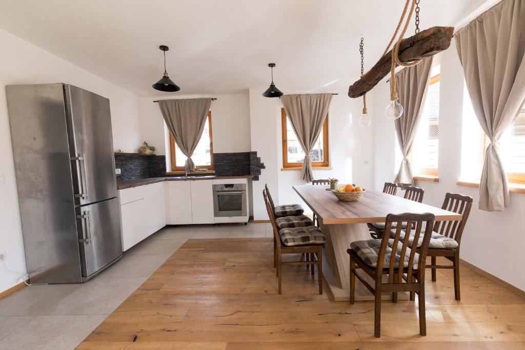 LARCH HOUSE photo 4