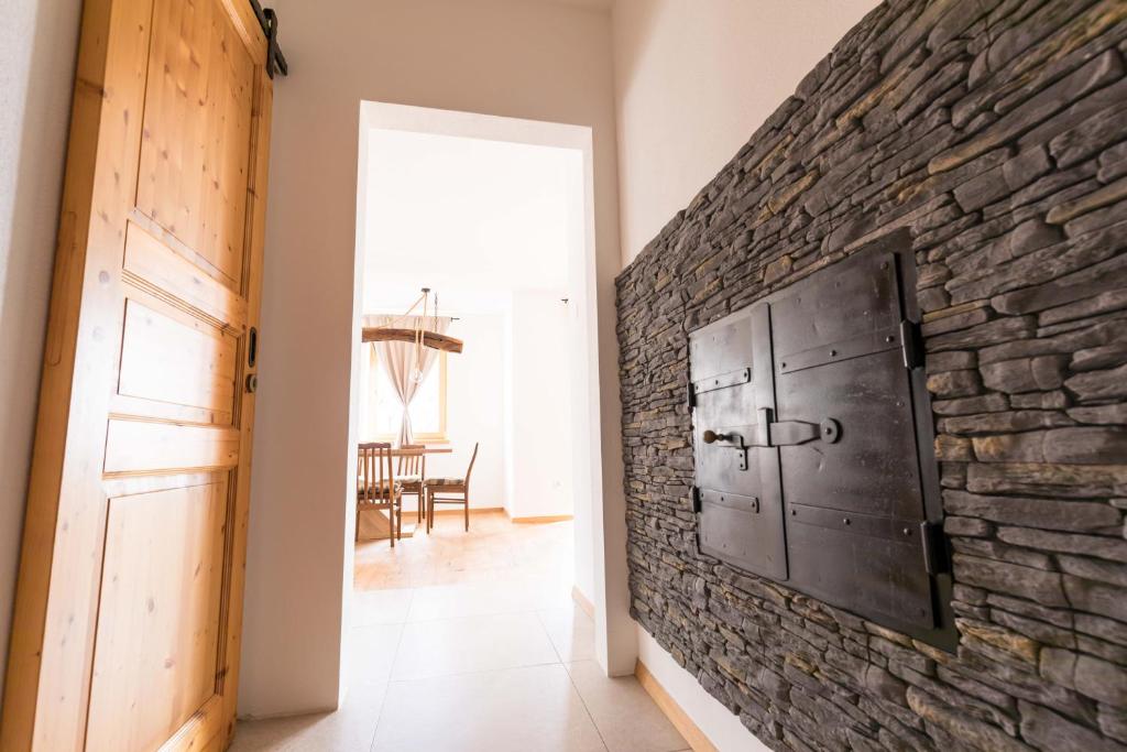 LARCH HOUSE photo 3