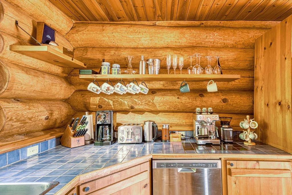 Luxurious log cabin with private spa photo 1