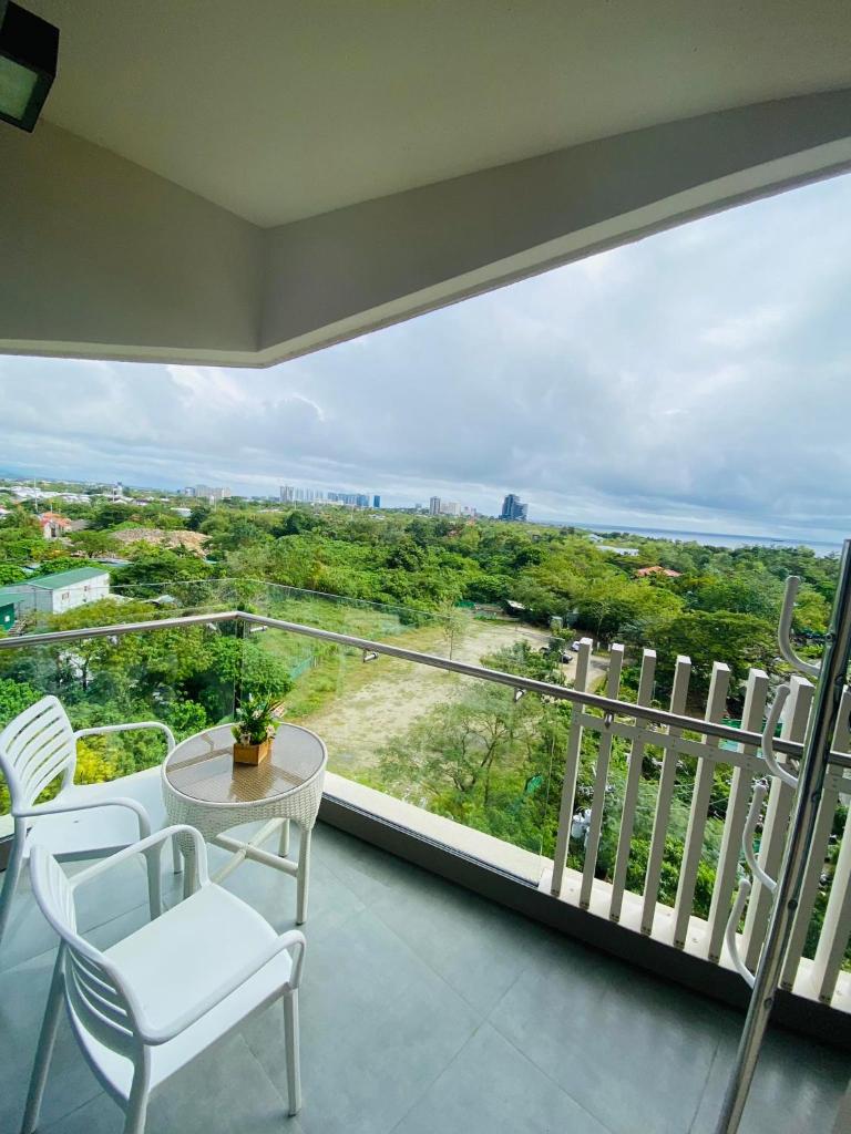 Deluxe Suite 1BR Tambuli Seaside