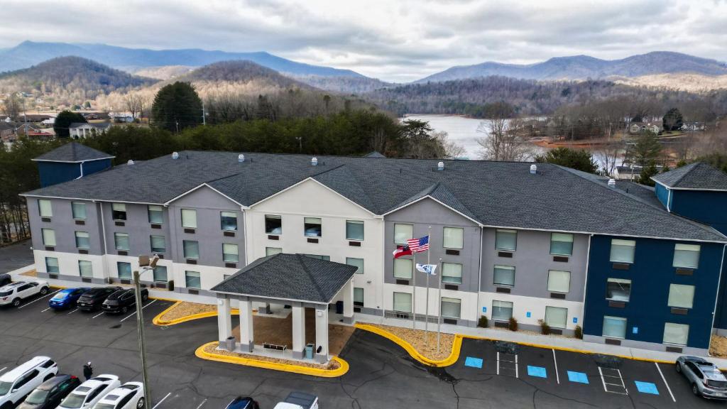 Holiday Inn Express Hotel & Suites Hiawassee, an IHG Hotel photo 1
