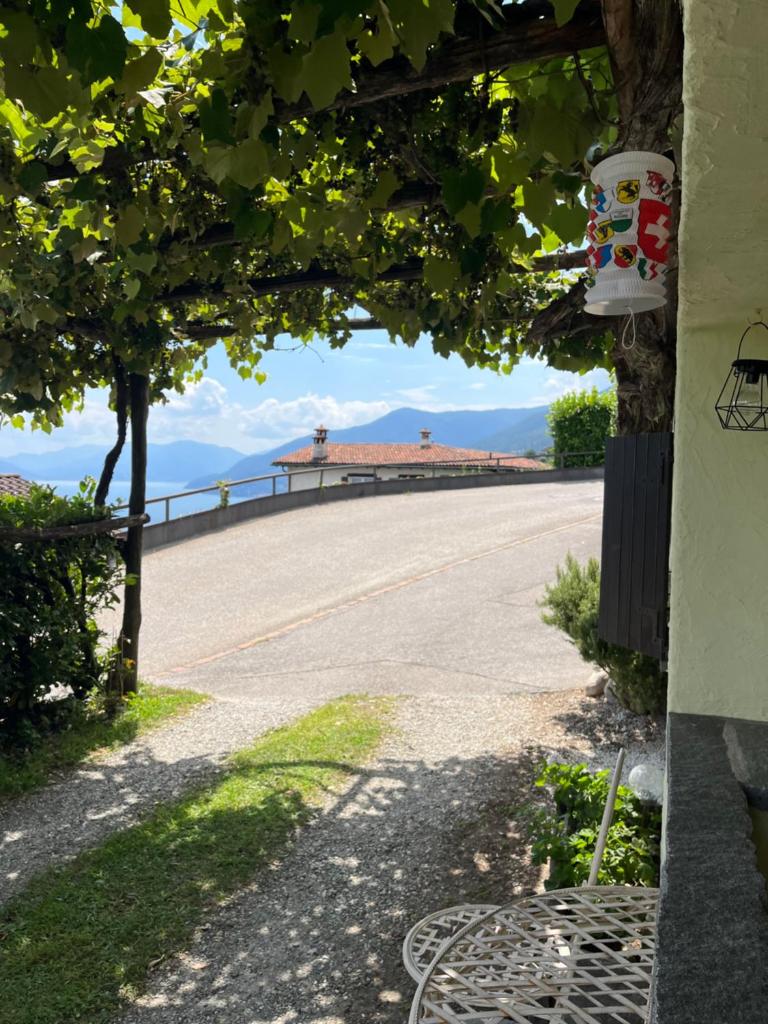 Beautiful small apartment with Lago Maggiore view