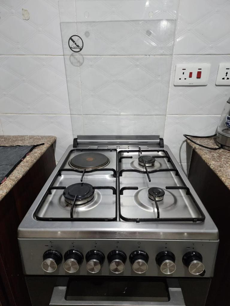 3 bedroomed child-friendly home with playground, WiFi and Netflix photo 2