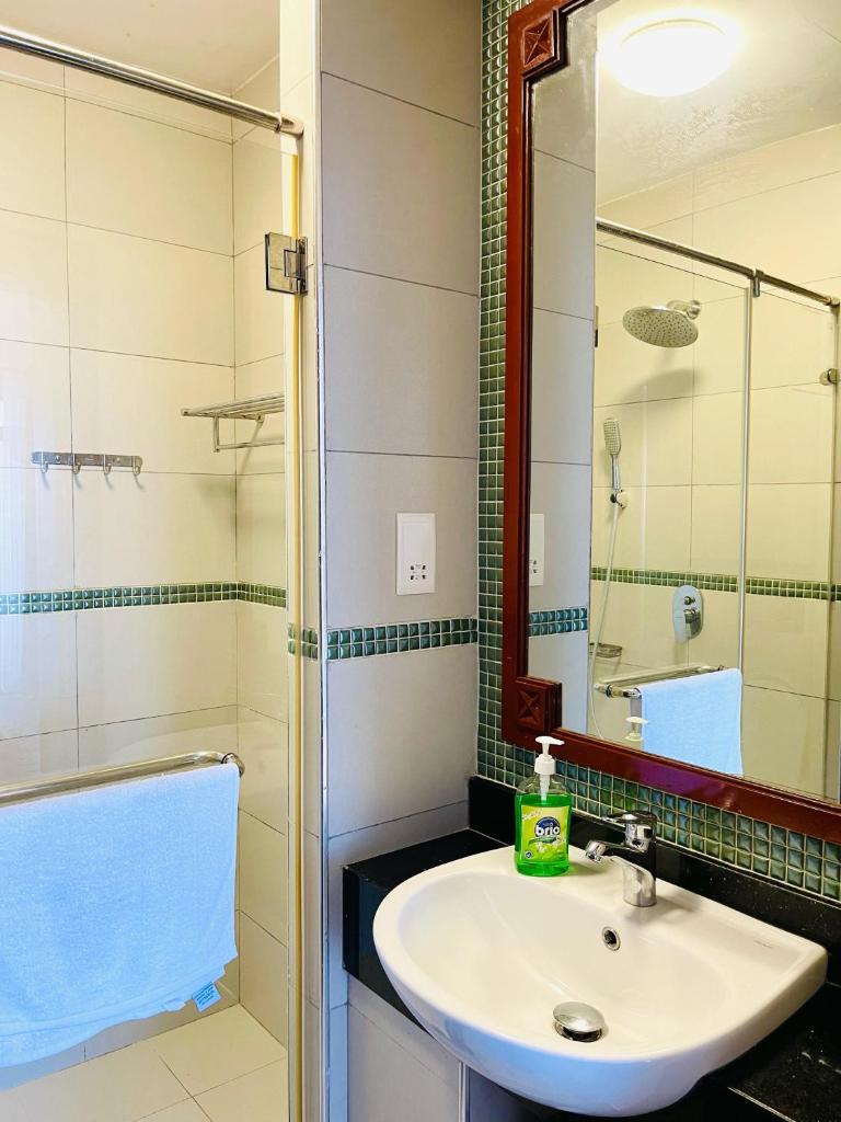 Stunning 2 Bed Room Unit with Ocean View photo 3