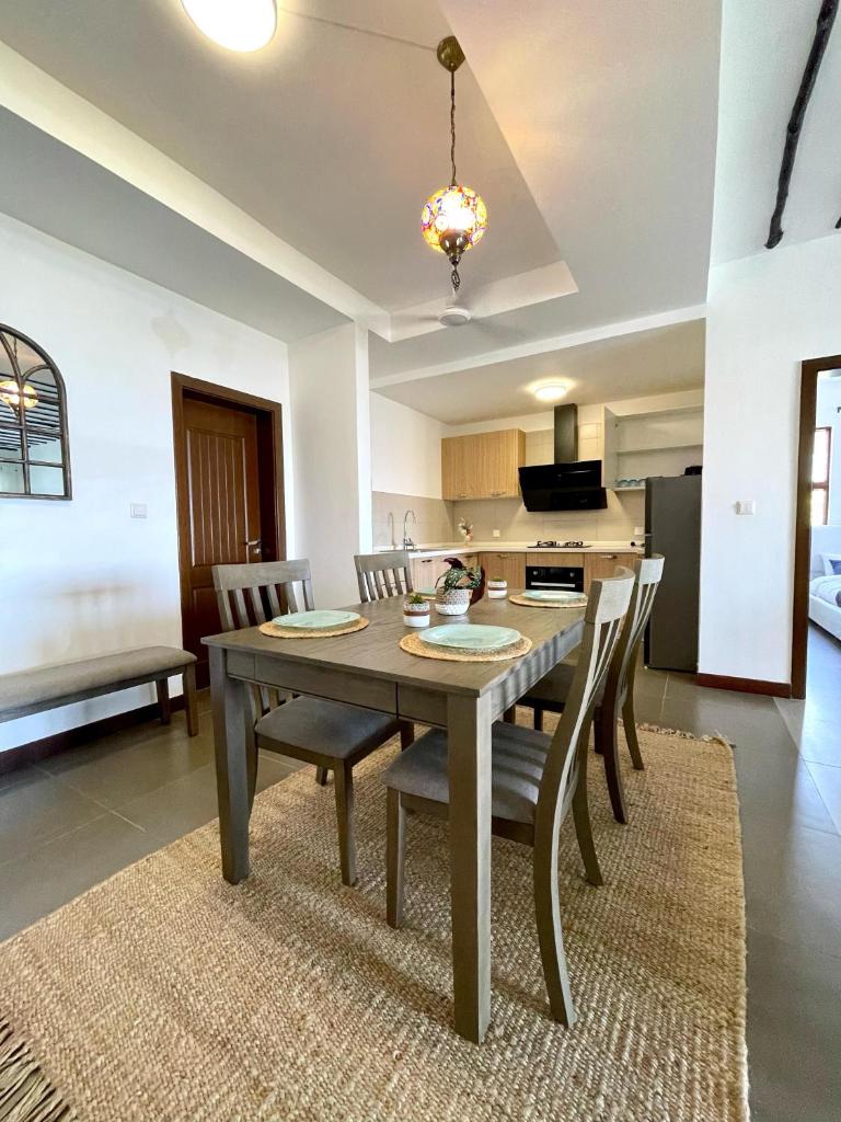 Stunning 2 Bed Room Unit with Ocean View photo 2