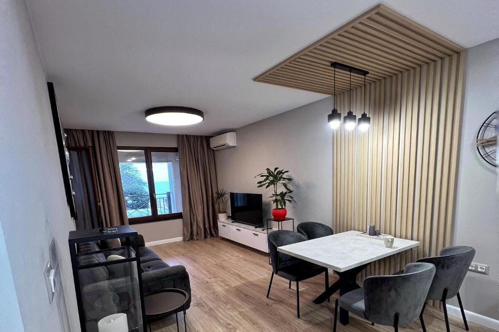 Golden Sand Nelly apartment first line beach