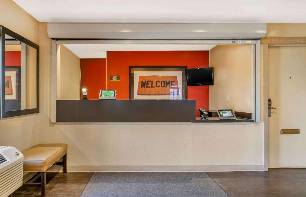 Extended Stay America Select Suites - Detroit - Ann Arbor - University South photo 2